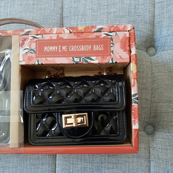 Mommy and me matching crossbody handbags 👜👜 - Picture 4 of 7